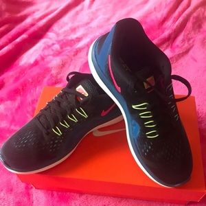Women’s Nike Flex Athletic Shoes